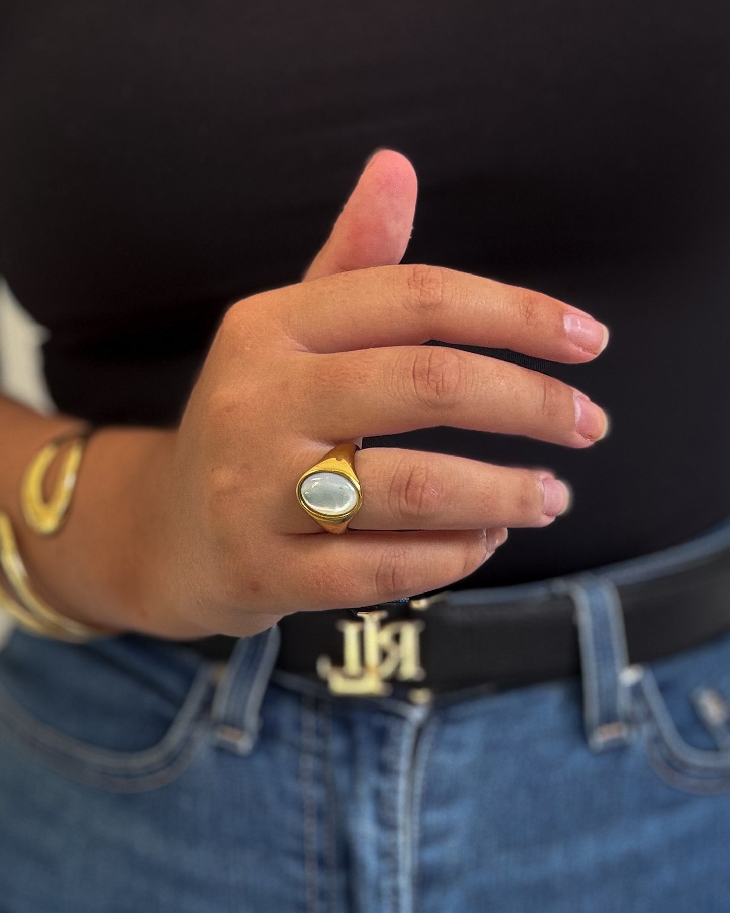 Anel Oval Madrepérola Numerado | Dourado | Aço Inoxidável