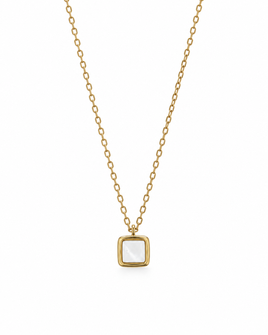 Colar Madrepérola Quadrado Dourado ou Prateado