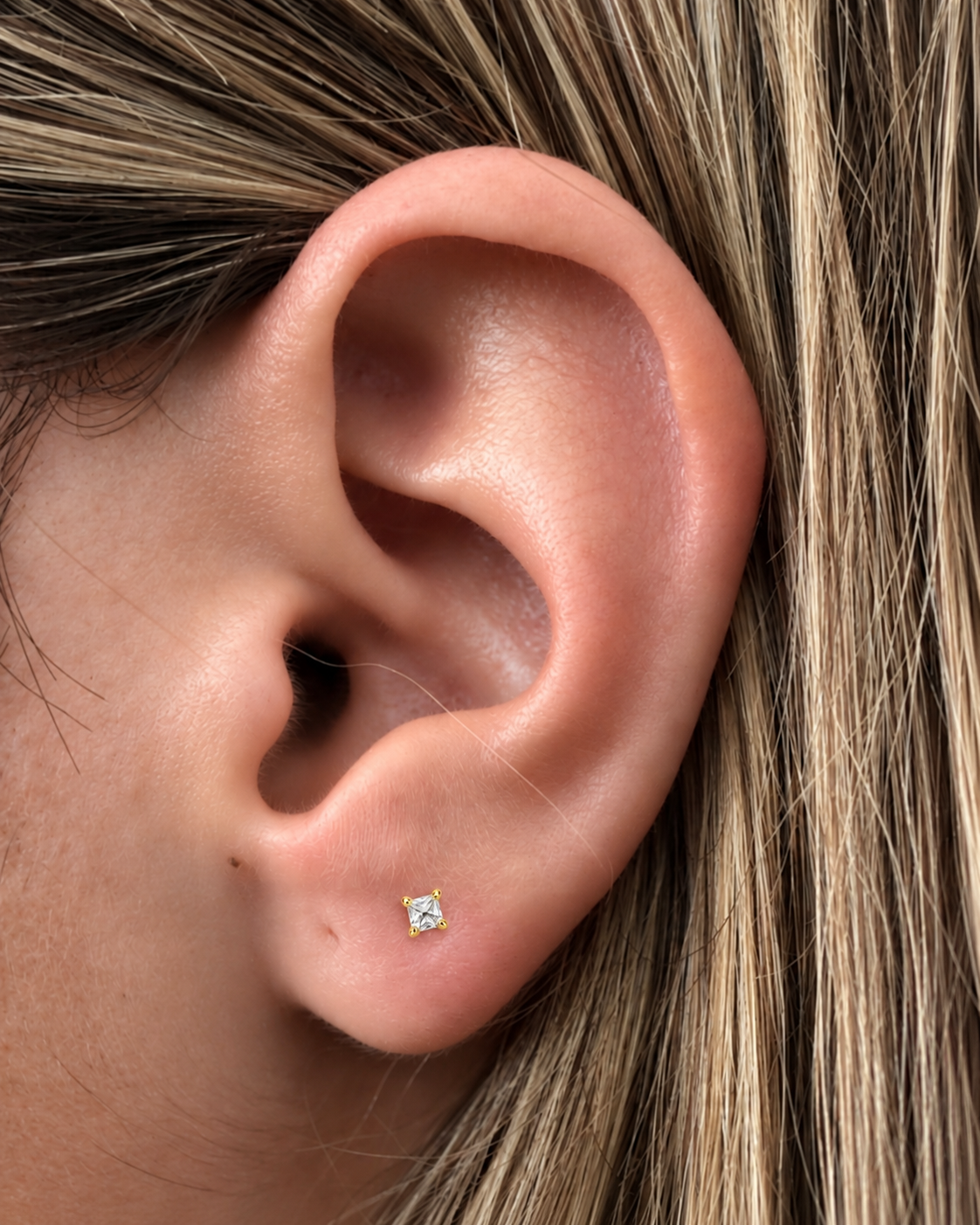 Piercing Quadrado Dourado ou Prateado