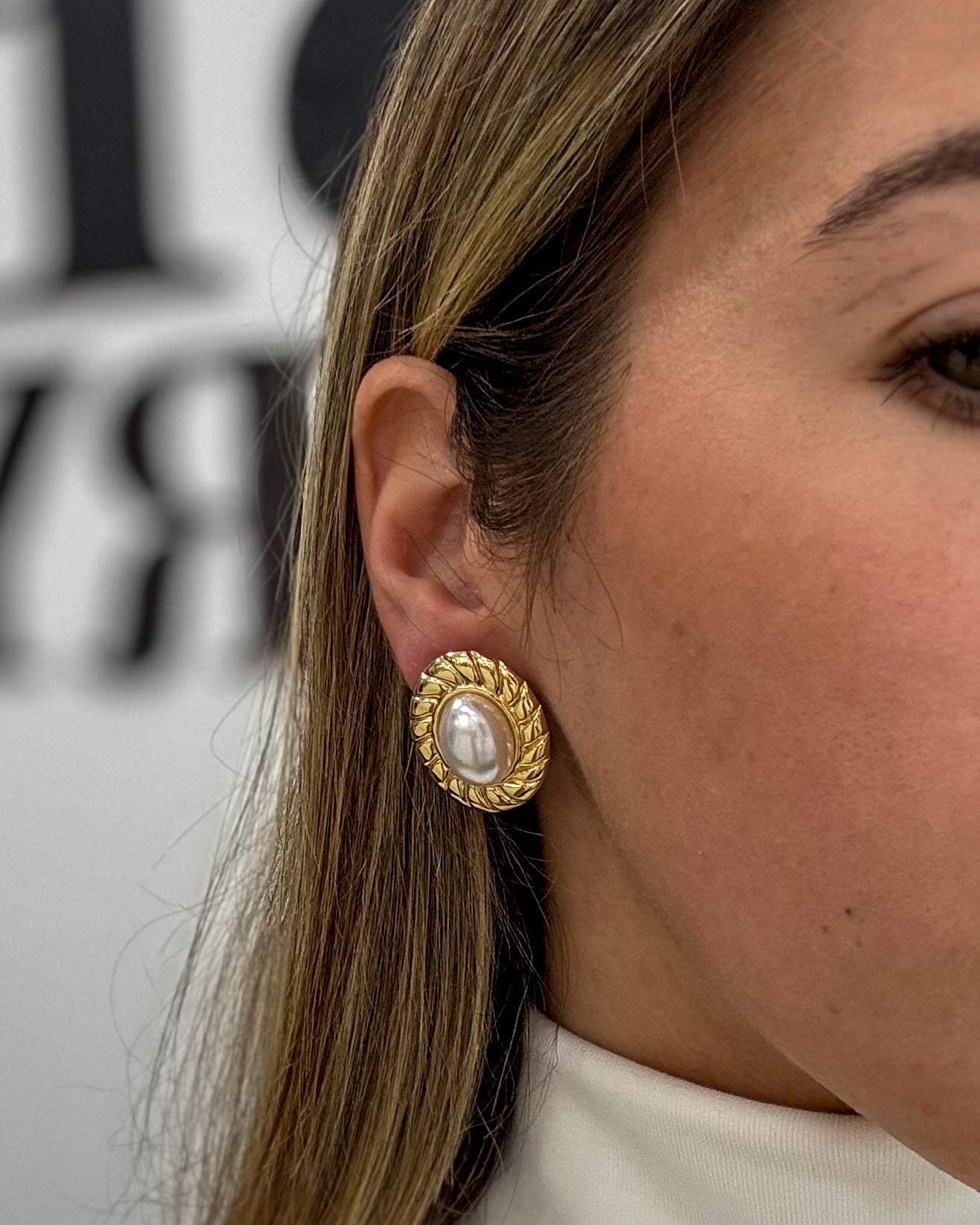 Brincos Classic Pearl Dourado (calendário)