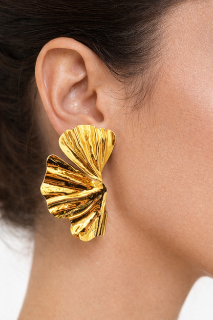 Pendientes de hoja grande de oro