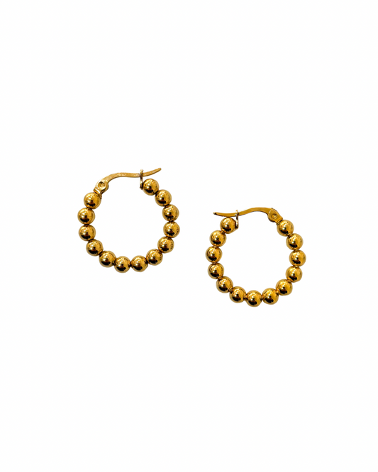 brincos bolinhas dourado aço inox 316l

close-up brincos bolinhas douradas minimalistas

