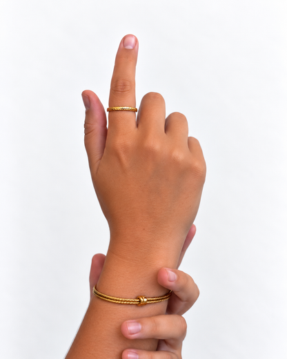 Anel Simples Trabalhado Dourado ou Prateado