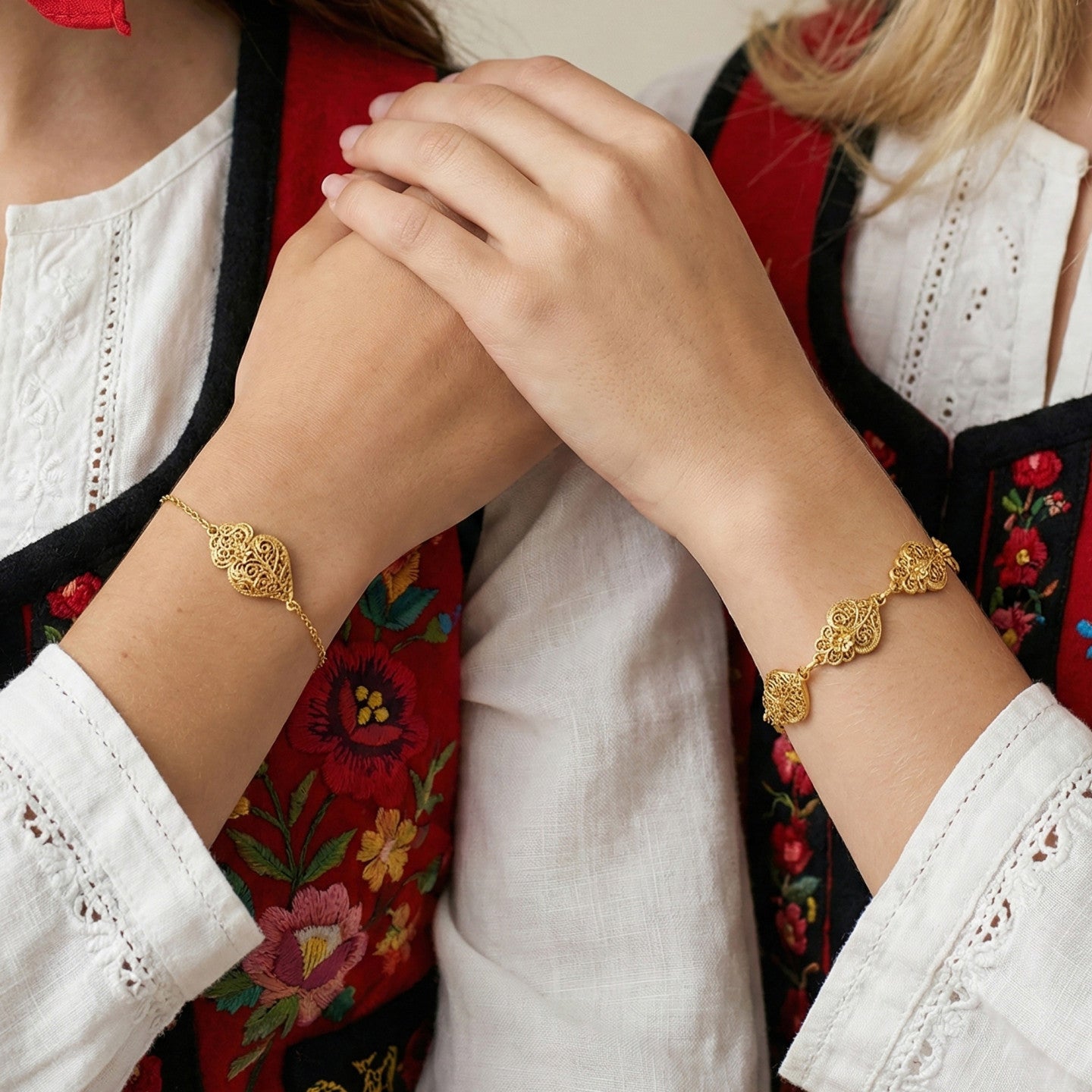 Pulseira Corações de Viana Banho de Ouro