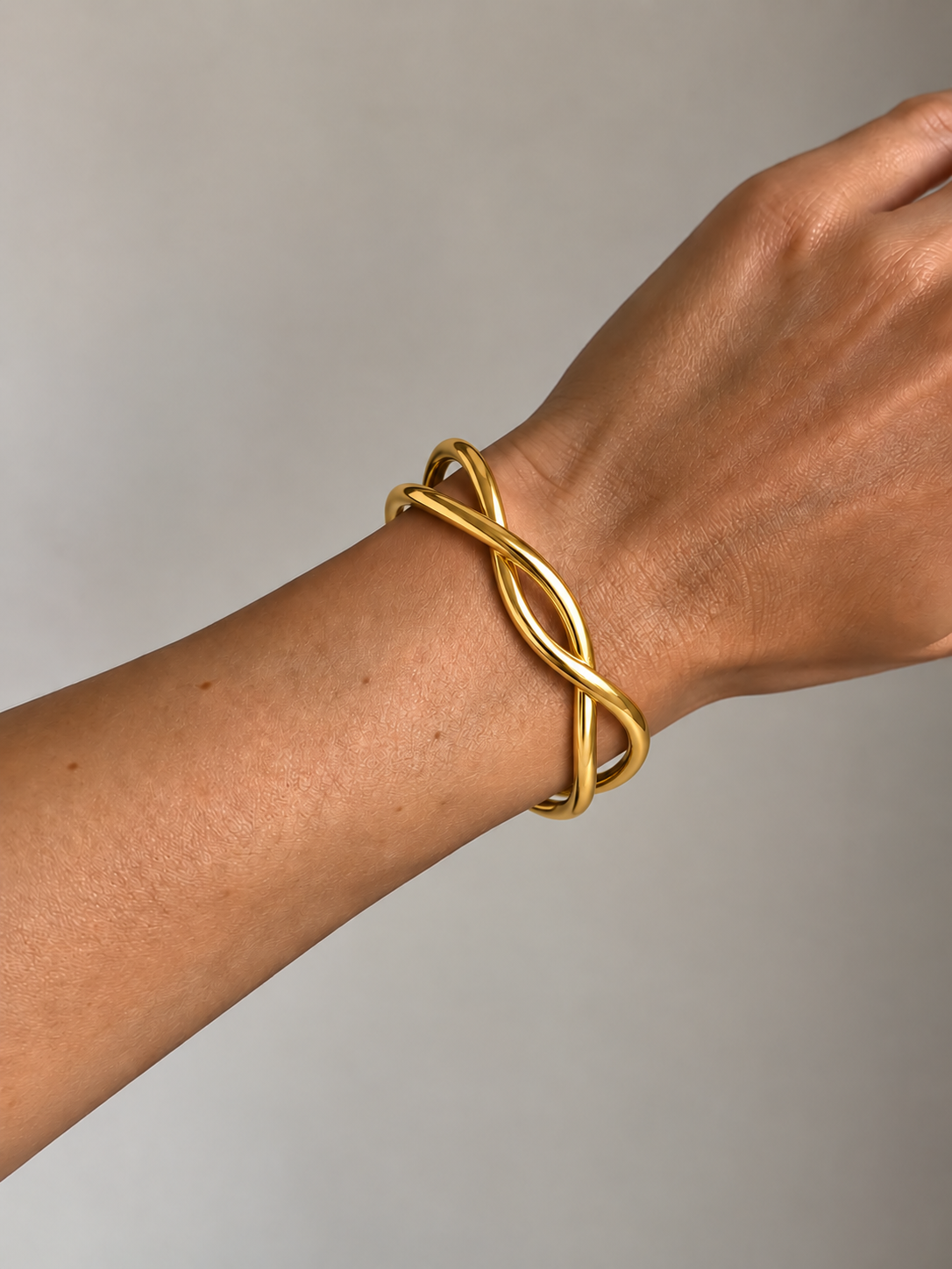 Pulseira Rígida Entrelaçada Dourado ou Prateado