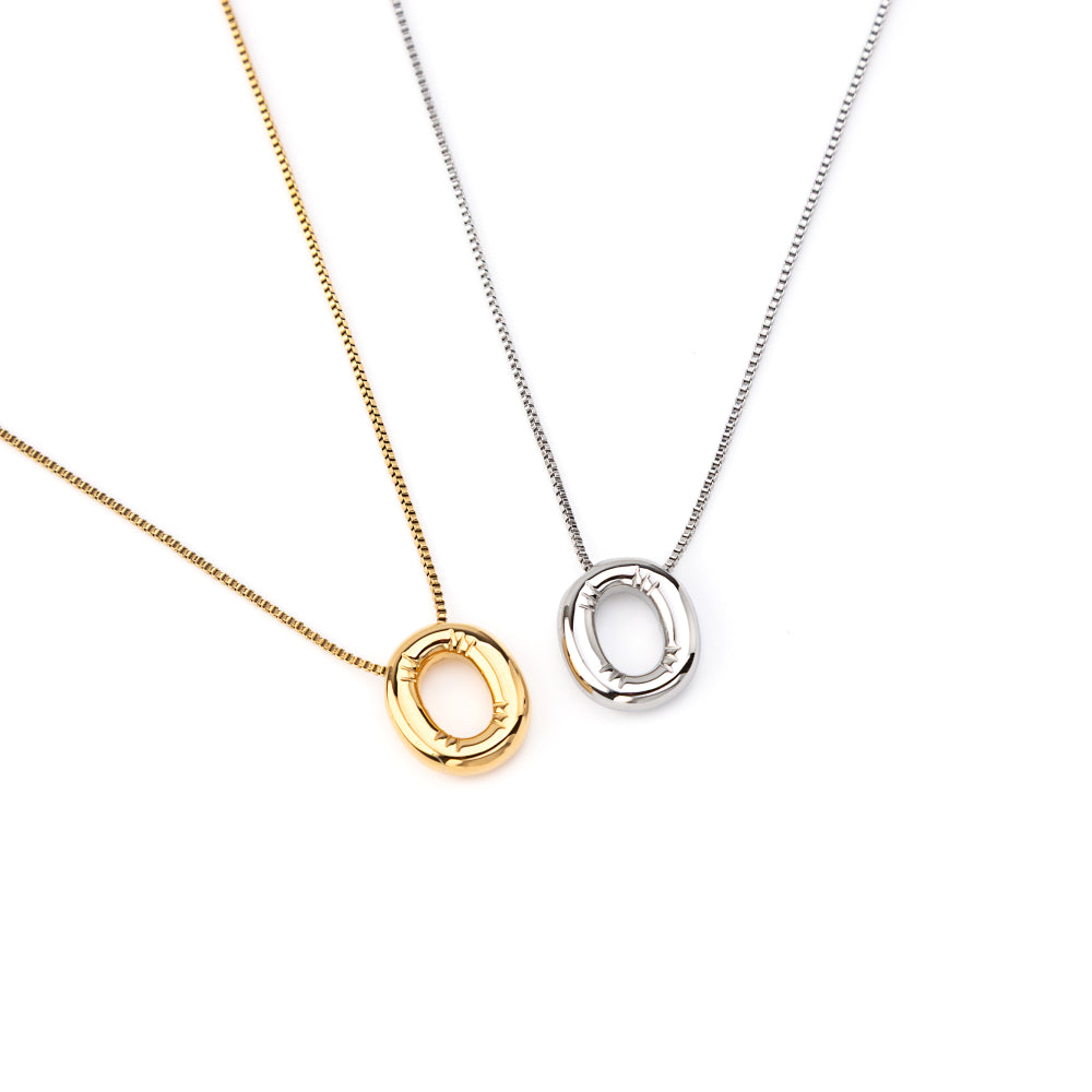 colar inicial bubble dourado aço inox 316l
Colar com letra O
colar inicial bubble prateado aço inoxidável