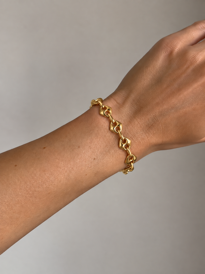 Pulseira Corações Corrente Dourado