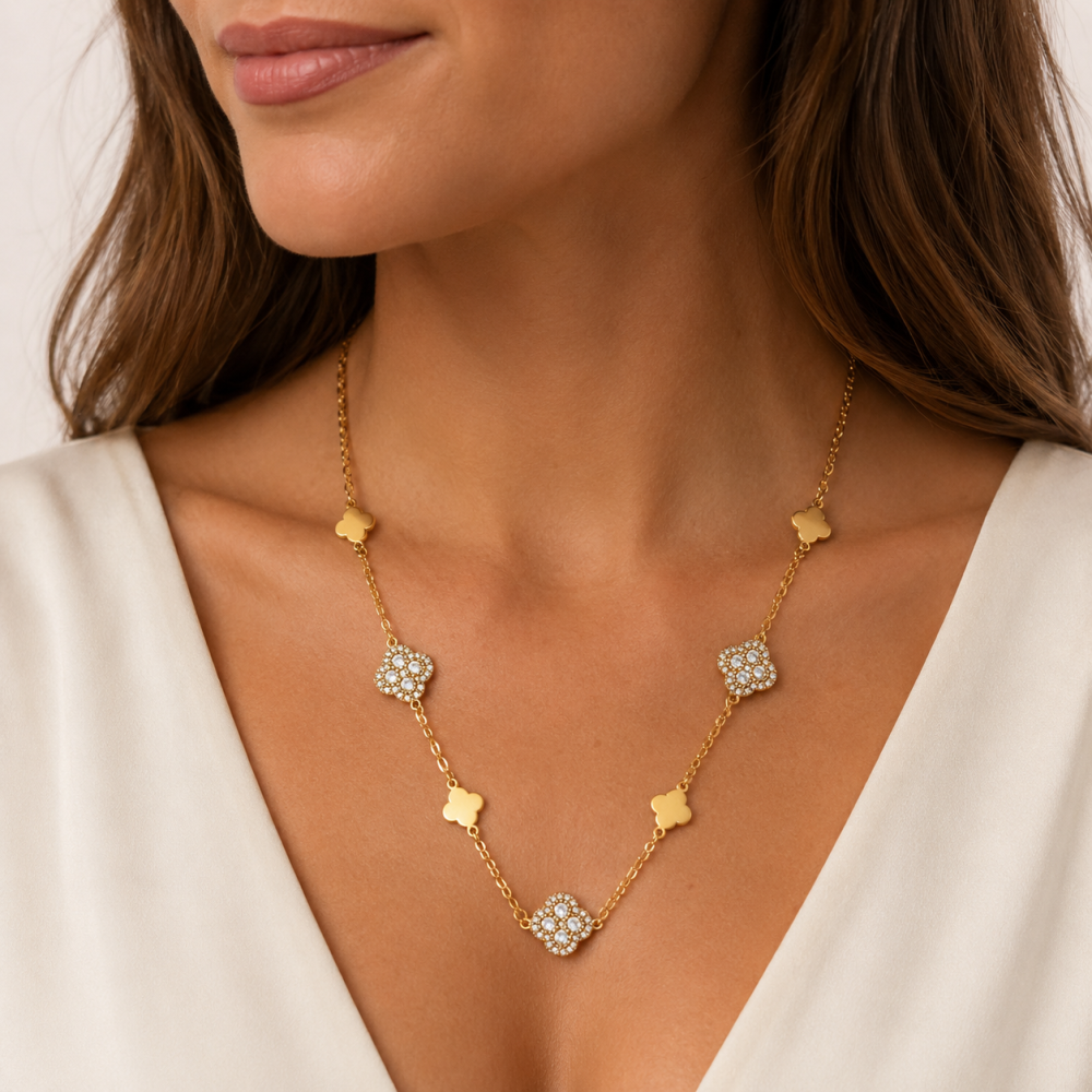 Colar Trevos Brilhantes Dourado ou Prateado